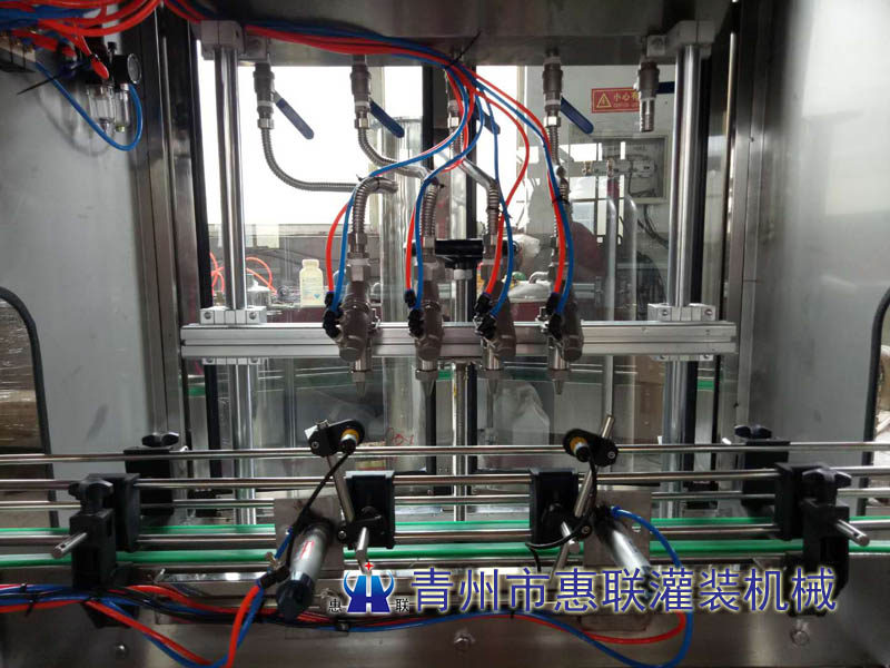 全自動(dòng)果蔬清洗劑灌裝機(jī)多種灌裝量選擇 助力洗滌劑企業(yè)提高產(chǎn)能