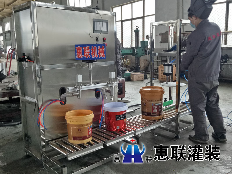 稱重式大桶裝機(jī)油灌裝機(jī)